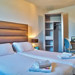 adonis-hotel-bayonne.biarritzhotels.info/
